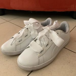 Puma Ribbon laced white shoes